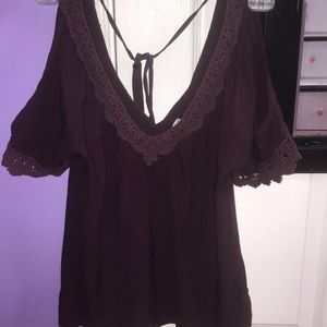 La hearts maroon T shirt